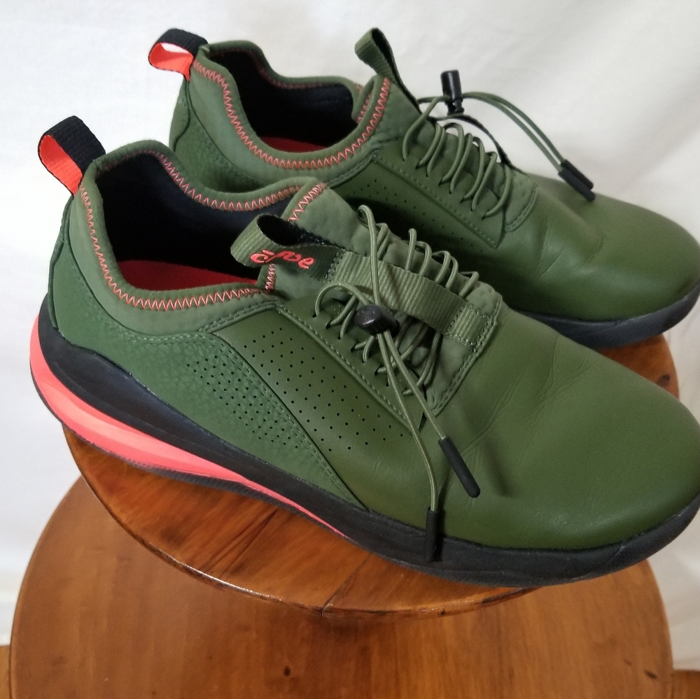 Clove Brand Waterproof work shoe for Nurse/CNA
